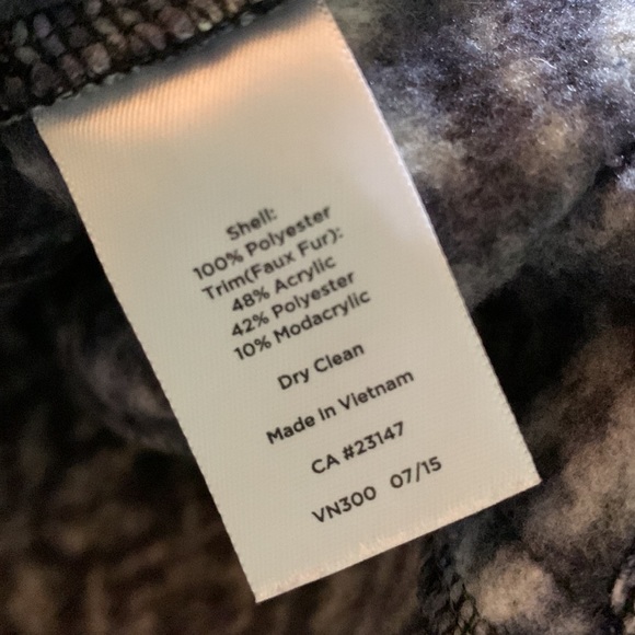 Patterned Hooded Vest - Picture 10 of 10